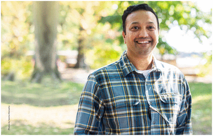 Photo of Irfan Mandozai outdoors in a park.